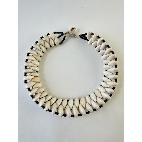 90's Cowrie Shell Collar 18" Beachy Statement Layered Shell Bib Necklace - Picture 4 of 9